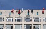 Варна - Дядо коледа с подаръци за малките пациенти в болница