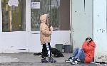 София - Център за бездомни хора - раздаване на пакети с медицински изделия