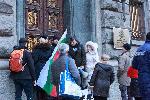 Граждани протестират пред парламента, искат връщане на българския лев