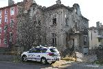 В Бургас откриха труп, престъпник и наркомани в изоставена къща