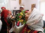 Тополи -Празник с песни, танци, „бебе“ и фалически закачки<br />
<br />
