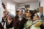 Тополи -Празник с песни, танци, „бебе“ и фалически закачки<br />
<br />