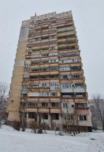 Жена е паднала от висок етаж на блок в столичния комплекс ‘’Толстой’’