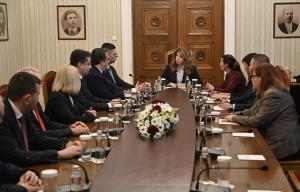 Консултациите на 'Дондуков' 2: Йотова се среща с ПП-ДБ