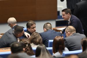 Заседание на Народното събрание: Дневен ред от постъпили предложения на парламентарните групи