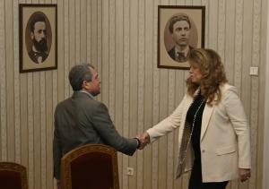 София - Консултациите на Дондуков 2: Има такъв народ са на среща с президента