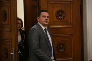 София - Консултациите на Дондуков 2: Има такъв народ са на среща с президента