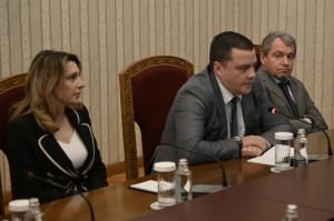 София - Консултациите на Дондуков 2: Има такъв народ са на среща с президента