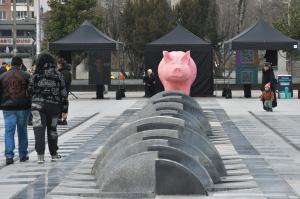 Розовото прасе пристигна в Бургас