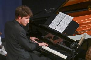 София - Военен клуб - Allegra Festival and Academy - първи ден - концерт с участието на Емануил Иванов – пиано, Валерий Соколов и Лора Маркова – цигулка, Пол Зиантара – виола и Барна Карой – виолончело