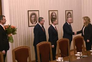 София - Държавният глава Илияна Йотова продължава провеждането на консултации с представители на парламентарните групи