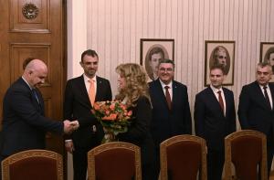 София - Държавният глава Илияна Йотова продължава провеждането на консултации с представители на парламентарните групи