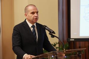 София - Гроздан Караджов подписва договори за жп транспорта