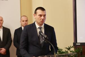София - Гроздан Караджов подписва договори за жп транспорта