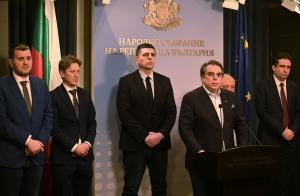 Парламентарната група на ПП- ДБ дадоха изявление в парламента, искат оставката на шефа на ДАНС