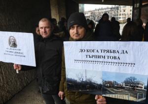 Родители във Варна на протест заради дългогодишен проблем със сграда на училище