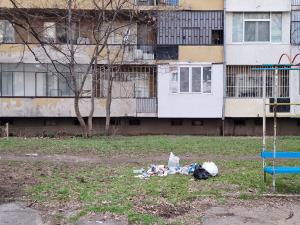 Ето ги мястото и боклука, където е намерено изхвърлено бебе в ембрионален стадий