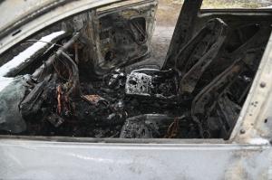 София - Запалиха автомобила и входната врата на кмета на Бистрица