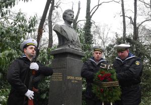 Варна - Поклонение пред паметникан на Васил Левски