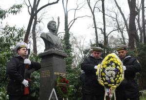 Варна - Поклонение пред паметникан на Васил Левски