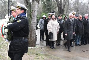 Варна - Поклонение пред паметникан на Васил Левски