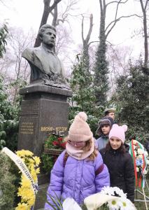 Варна - Поклонение пред паметникан на Васил Левски