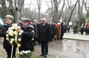 Варна - Поклонение пред паметникан на Васил Левски
