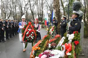 Бургас - Поклонение пред паметника на Васил Левски