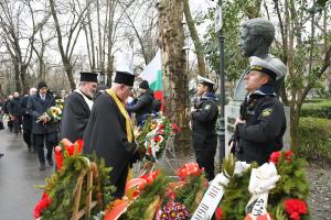 Бургас - Поклонение пред паметника на Васил Левски