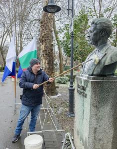 Бургас - Поклонение пред паметника на Васил Левски