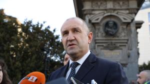 София - Румен Радев отдава почит пред паметника на Васил Левски