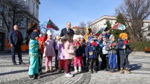 София - Румен Радев отдава почит пред паметника на Васил Левски