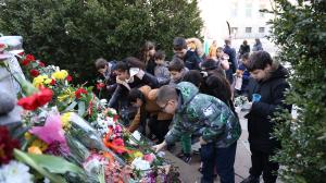 София - Румен Радев отдава почит пред паметника на Васил Левски