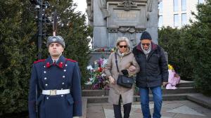 София - Румен Радев отдава почит пред паметника на Васил Левски