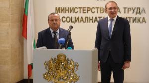 София - МТСП - Борислав Гуцанов и новият служебен министър Хасан Адемов