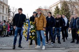 Футболисти и ръководители на ПФК Левски поднесоха цветя на паметника на Васил Левски