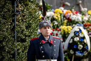 Футболисти и ръководители на ПФК Левски поднесоха цветя на паметника на Васил Левски