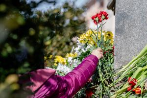 Футболисти и ръководители на ПФК Левски поднесоха цветя на паметника на Васил Левски