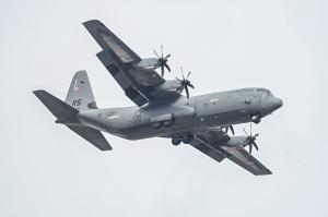 София - НАТО - Кацане на американски военен самолет С-130 Херкулес от базата в Рамщайн