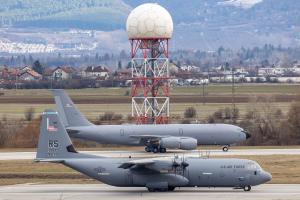 София - Американски военни самолети на летището