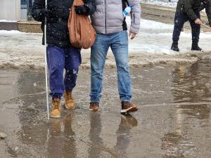 Заради непочистени шахти столично кръстовище се наводни