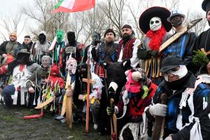 Кукери гониха злите сили във варненското с. Тополи