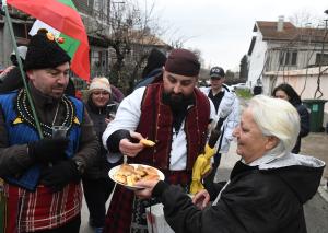 Варна -Кукерският празник на Сирни заговезни в село Тополи