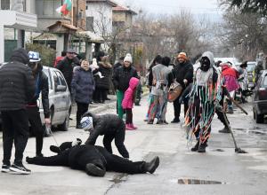 Варна -Кукерският празник на Сирни заговезни в село Тополи