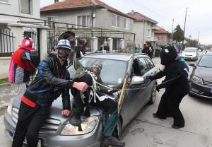 Варна -Кукерският празник на Сирни заговезни в село Тополи