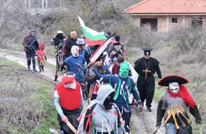 Варна -Кукерският празник на Сирни заговезни в село Тополи