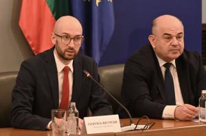 София - Брифинг на КЦ към Механизма за еврото<br />Служебният премиер Андрей Гюров се среща със студенти участвали в протестите през декември