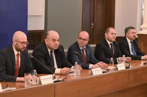 София - Брифинг на КЦ към Механизма за еврото<br />
Служебният премиер Андрей Гюров се среща със студенти участвали в протестите през декември