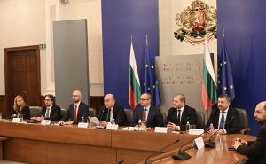 София - Брифинг на КЦ към Механизма за еврото<br />Служебният премиер Андрей Гюров се среща със студенти участвали в протестите през декември
