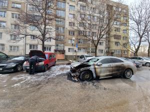 София - кв.Люлин - изгоряла кола заради паркиране пред вход